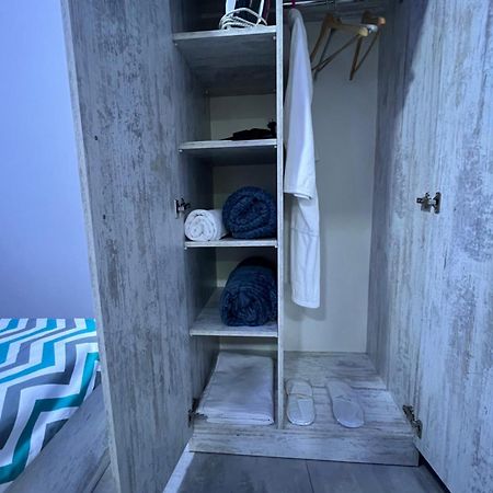 Cool Blue Interior Self Check In Apartment Yerevan Exterior photo