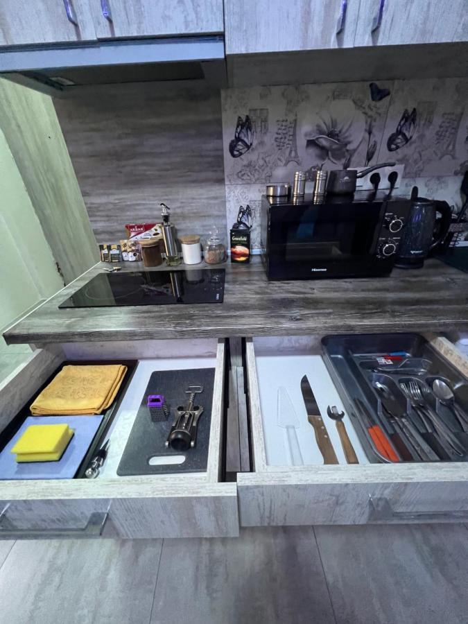 Cool Blue Interior Self Check In Apartment Yerevan Exterior photo