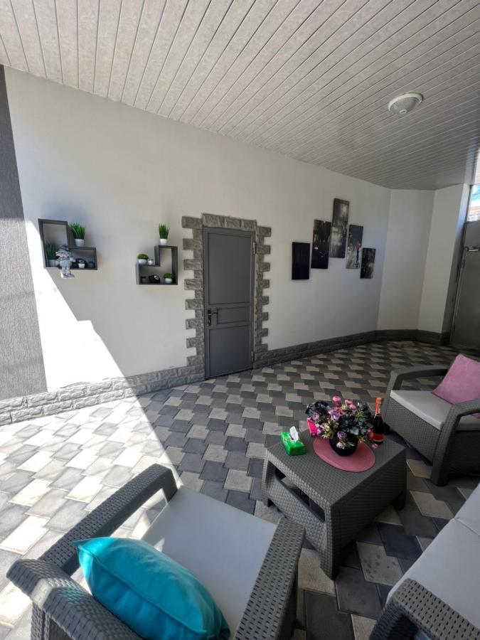 Cool Blue Interior Self Check In Apartment Yerevan Exterior photo