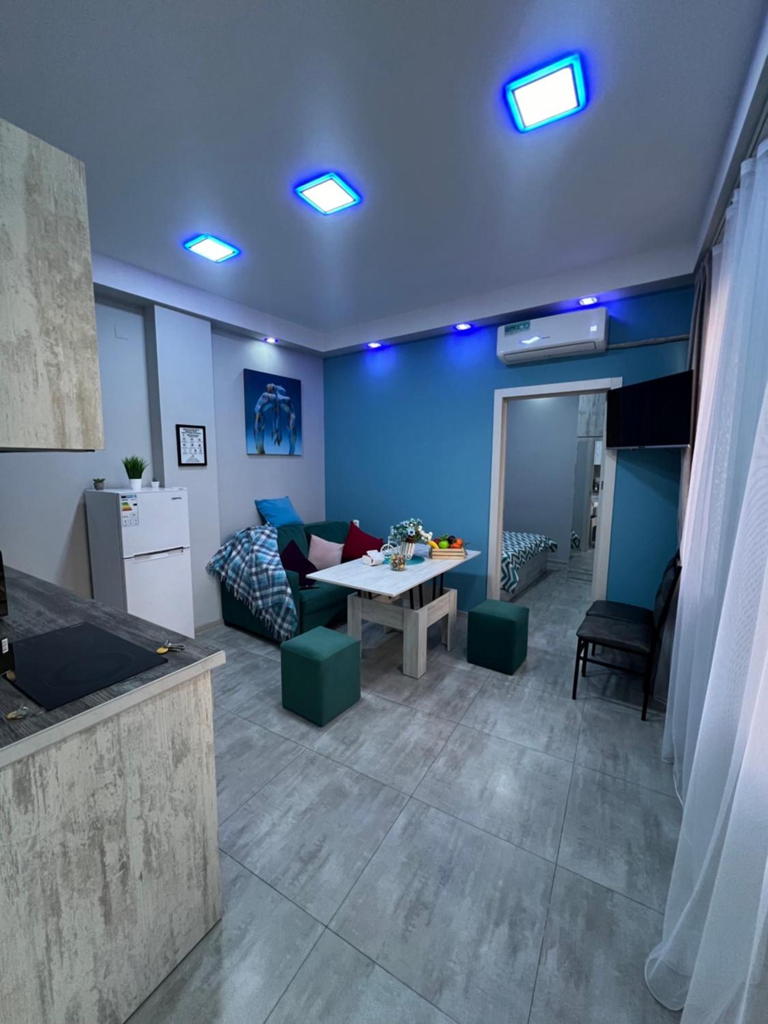 Cool Blue Interior Self Check In Apartment Yerevan Exterior photo