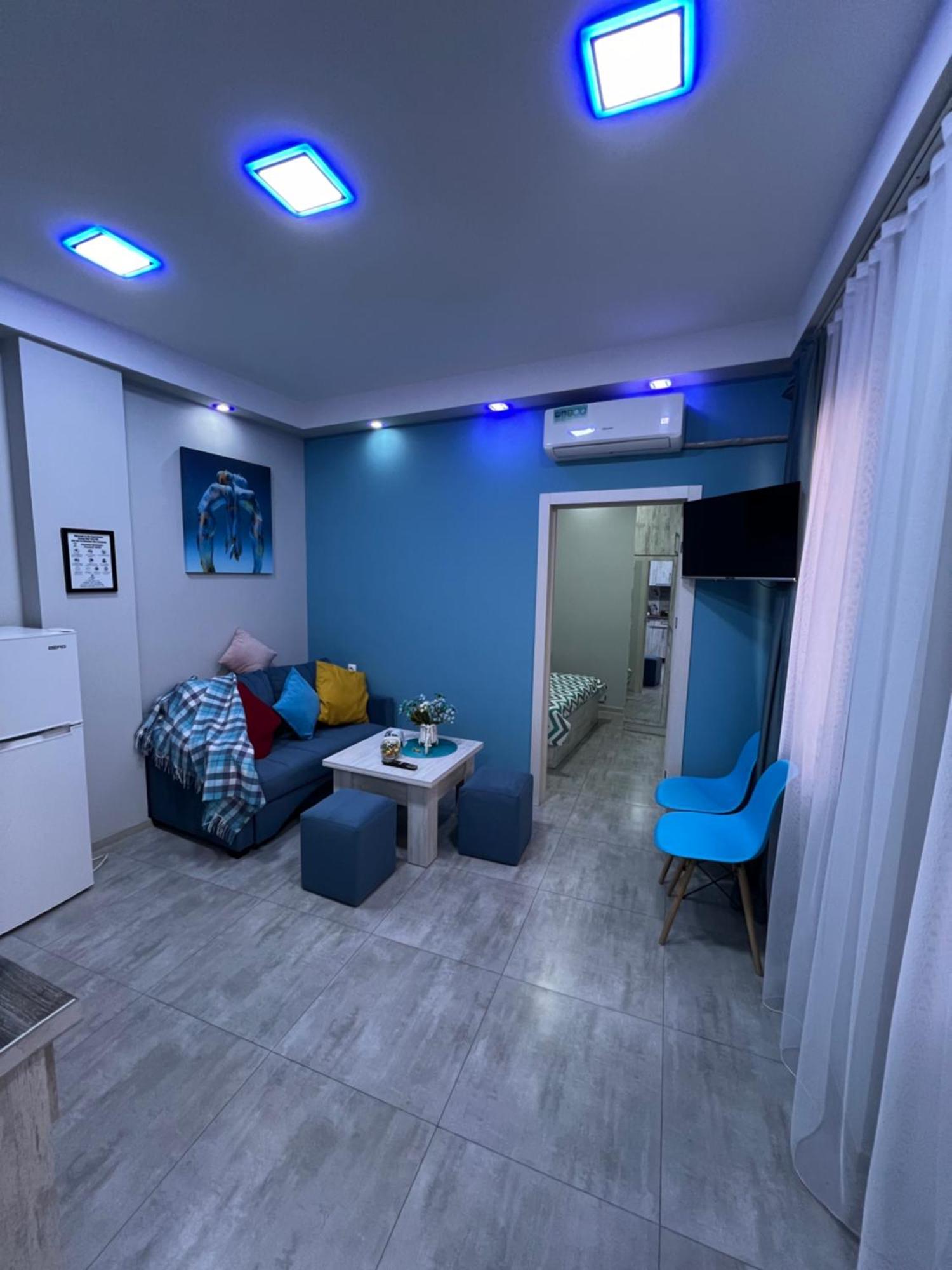 Cool Blue Interior Self Check In Apartment Yerevan Exterior photo