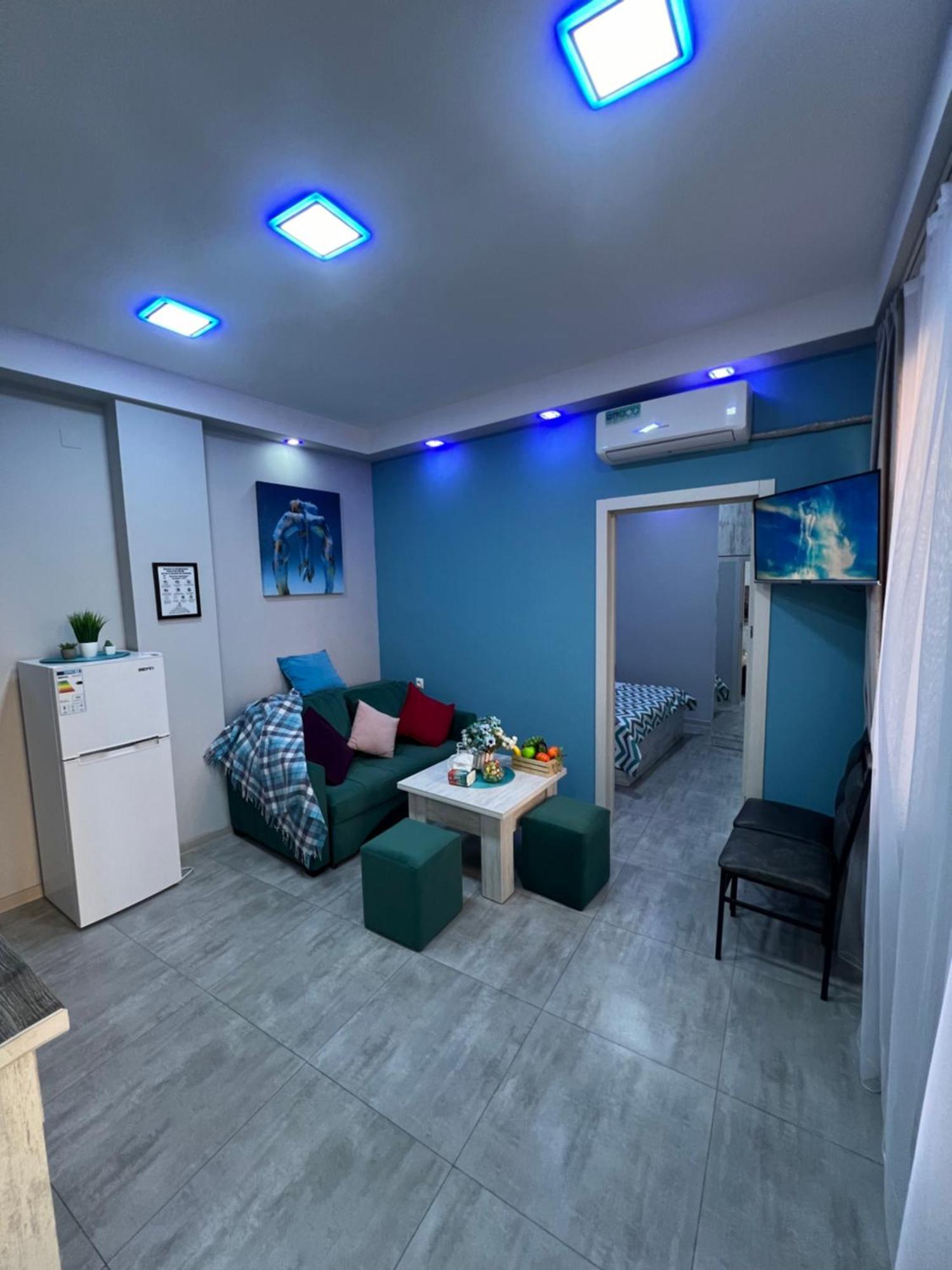 Cool Blue Interior Self Check In Apartment Yerevan Exterior photo