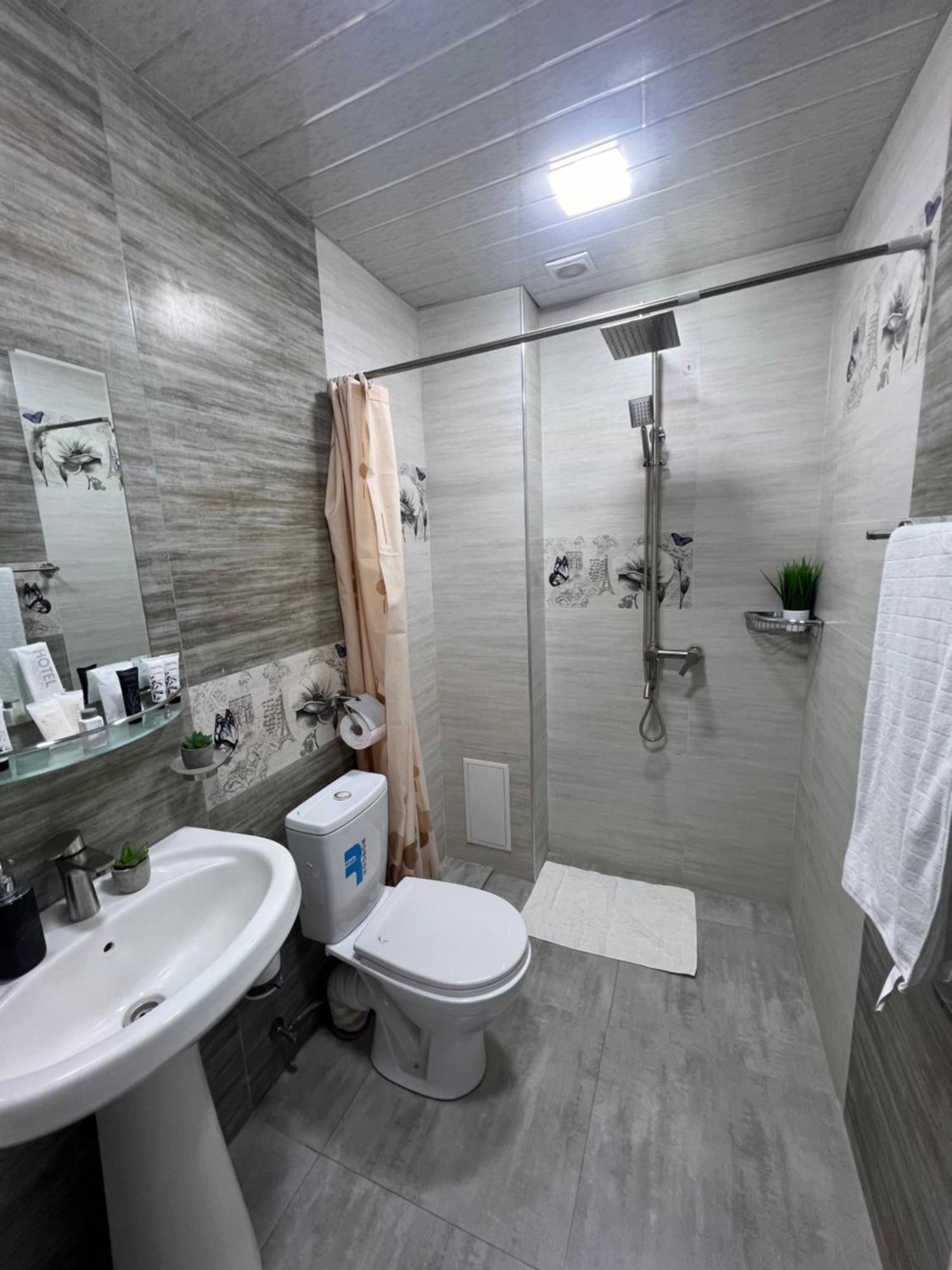 Cool Blue Interior Self Check In Apartment Yerevan Exterior photo