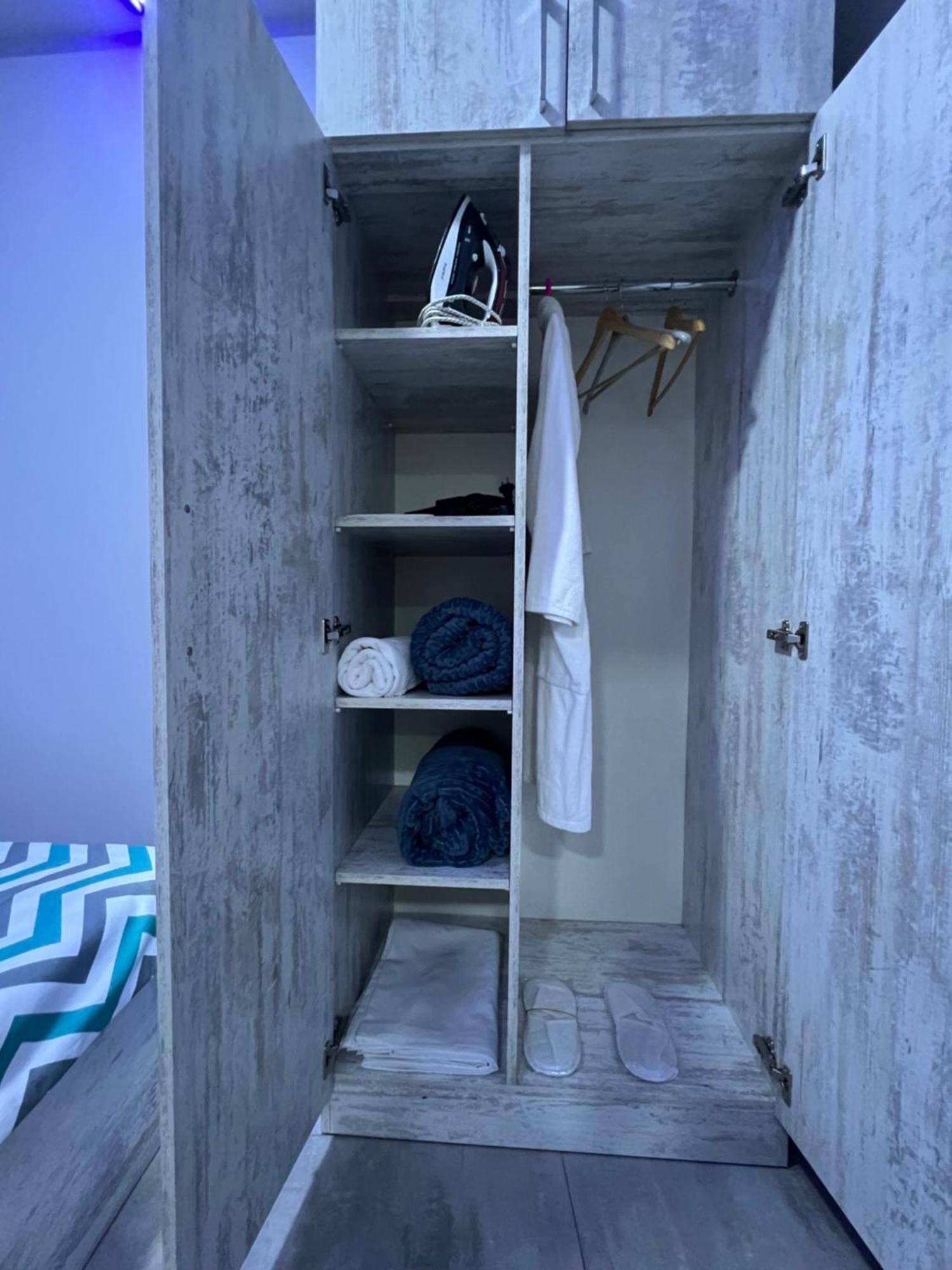 Cool Blue Interior Self Check In Apartment Yerevan Exterior photo