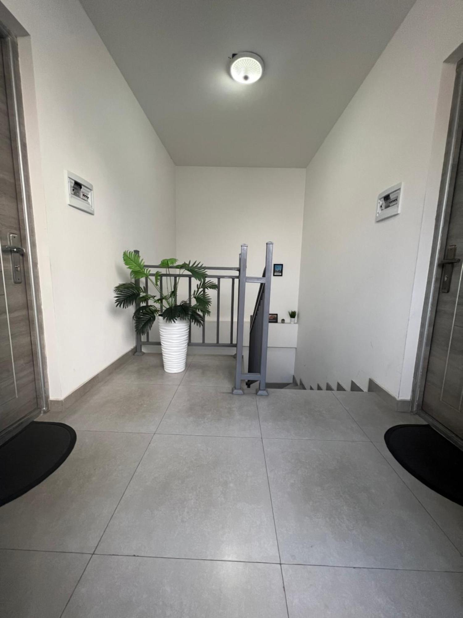Cool Blue Interior Self Check In Apartment Yerevan Exterior photo